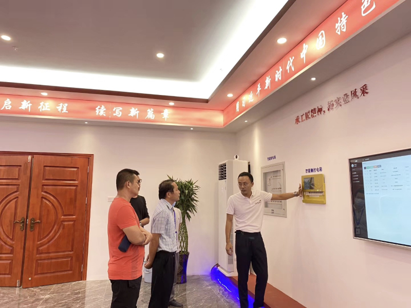 ？？？？？？谑星砩角姓中心主任吴有盈一行旅行尊龙凯时集团考察指导事情_尊龙凯时-新闻中心