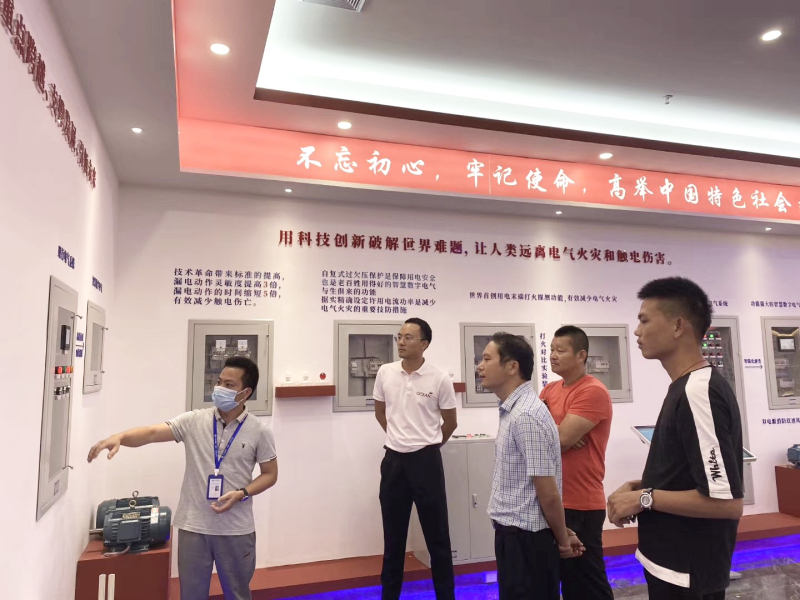 ？？？？？？谑星砩角姓中心主任吴有盈一行旅行尊龙凯时集团考察指导事情_尊龙凯时-新闻中心