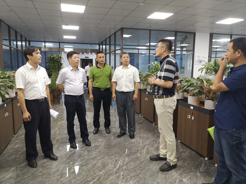 美兰区机关工委、中共海？？？谑衅笮持Р肯虻家恍休傲僮鹆奔排浜峡埂傲ü步ň坌，，，，，，同心助力自贸港”主题党日活动_尊龙凯时-新闻中心