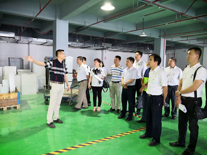 美兰区机关工委、中共海？？？谑衅笮持Р肯虻家恍休傲僮鹆奔排浜峡埂傲ü步ň坌，，，，，，同心助力自贸港”主题党日活动_尊龙凯时-新闻中心