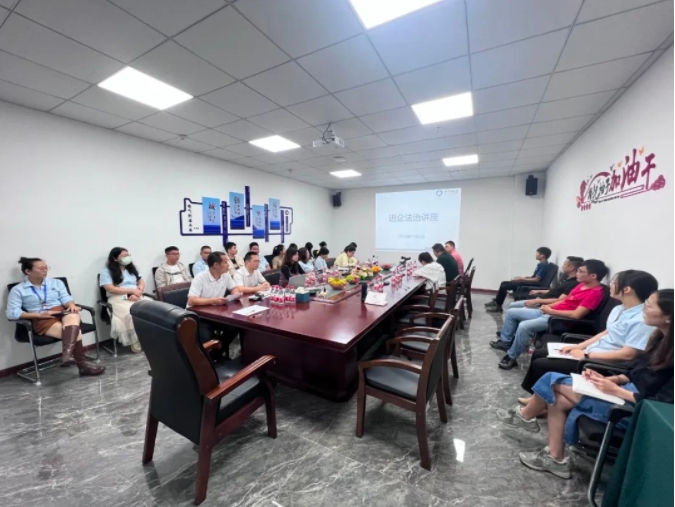 “普法宣传进企业，，，，，，法治护航助生长”———琼山区司法局进企开展法治讲座_尊龙凯时-新闻中心