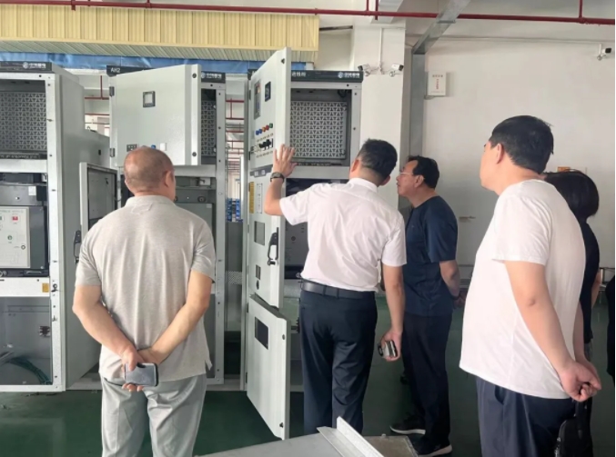热烈接待丹东市工商联列位向导及企业家代表到尊龙凯时旅行交流！_尊龙凯时-新闻中心